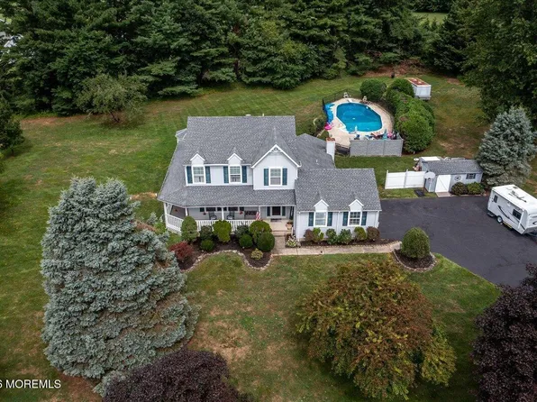 8 Long Acre Drive, Cream Ridge, NJ 08514