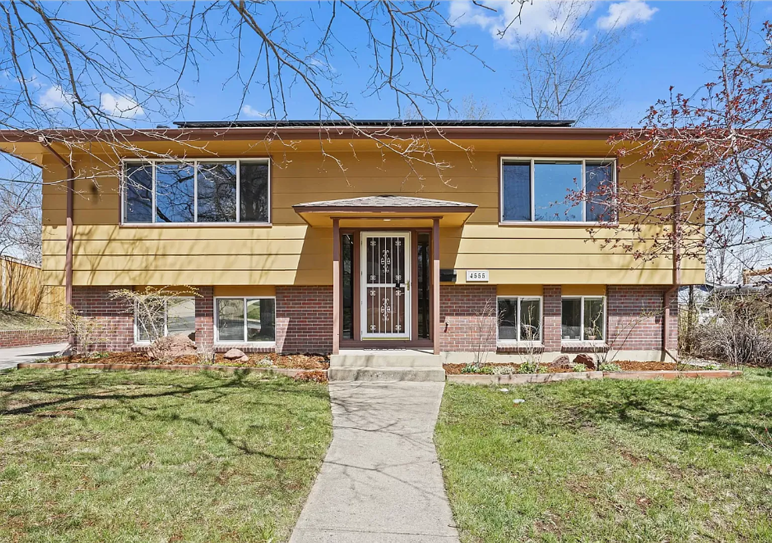 Amazing 5 Bed 2 Bath Single Family Home In South Boulder! $500 Off First Month's Rent* — Photo 1