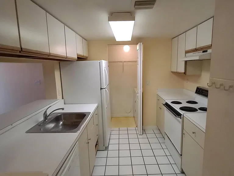 9901 Westview Dr #334 — Photo 6