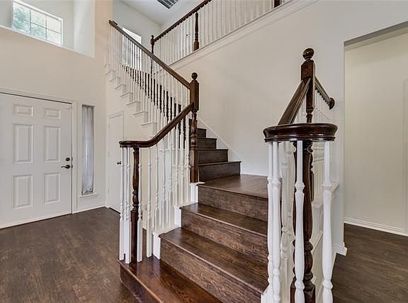 5th image of 3700 Muirfield Dr
