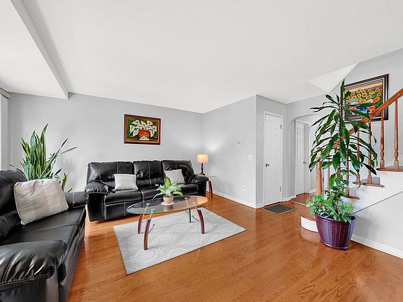 3rd image of 5639 S Christiana Ave