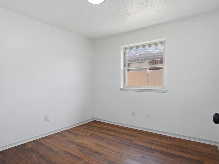 5404 S Huddleston Dr — Photo 13