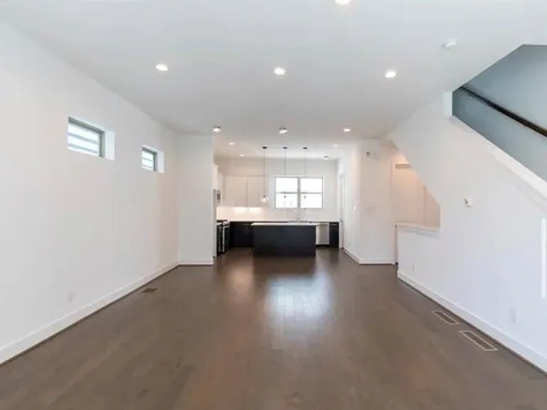 2208 McGowen St — Photo 7