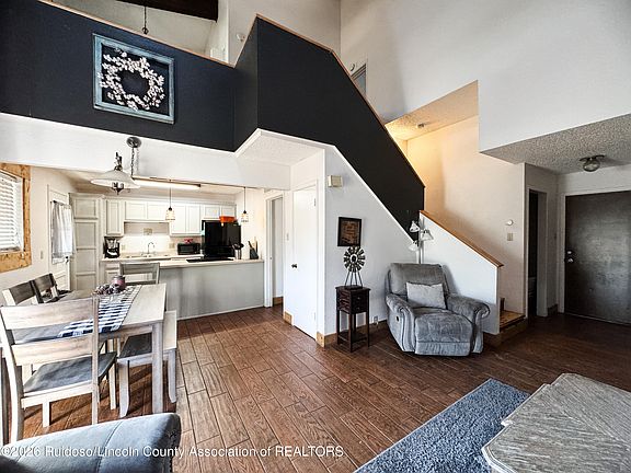 2nd image of 102 North St #7