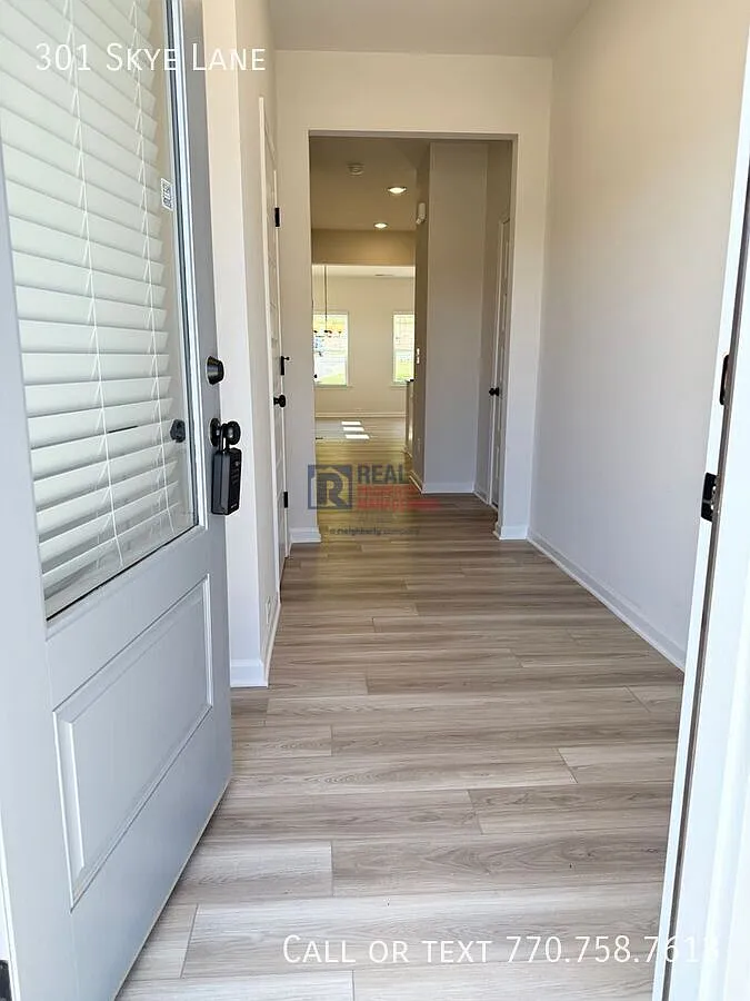 Corner Unit Townhome in Cartersville $500 Off 1 Month Rent — Photo 3