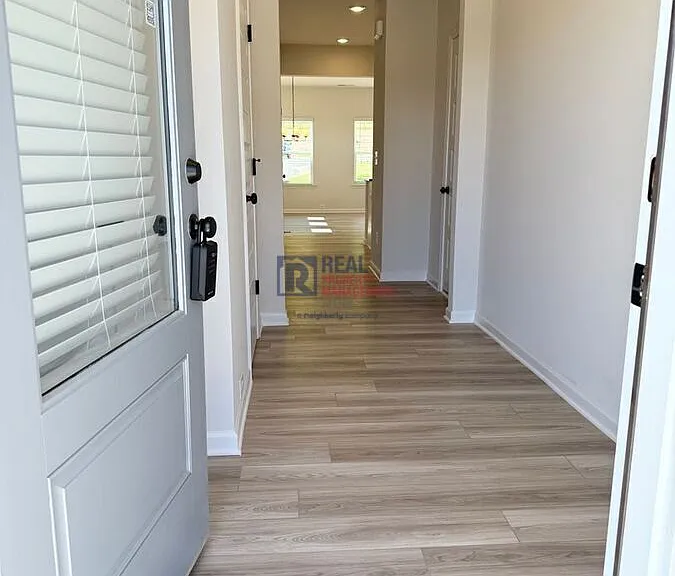 301 Skye Ln — Photo 3