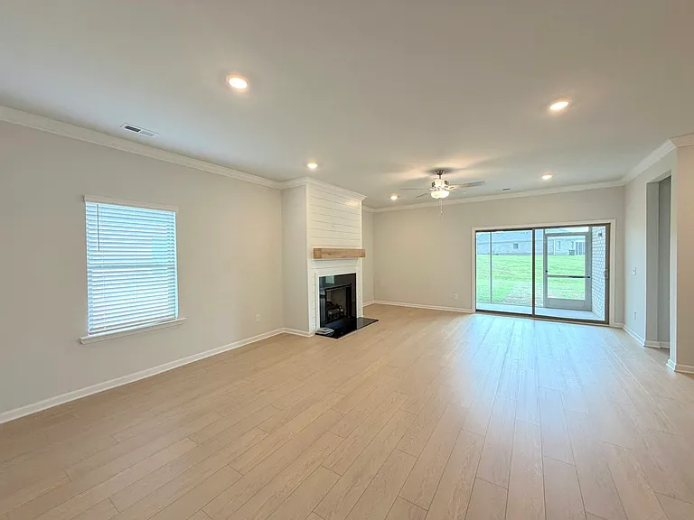 137 Clift Creek Dr — Photo 5