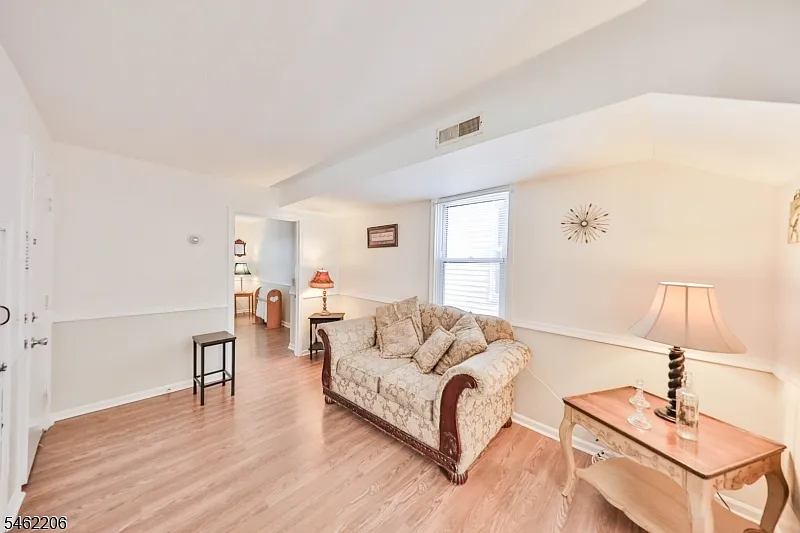 1 bed, 1.0 bath, $1,650 — Photo 4