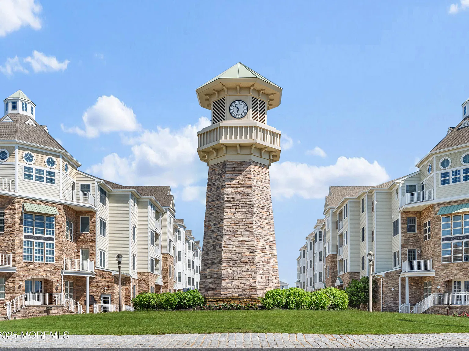 2 bed, 1592 sqft, $4,950 — Photo 2