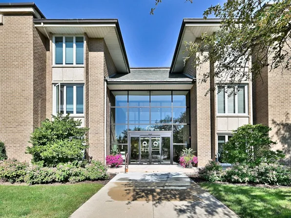 1 Oak Brook Club Dr APT A105, Oak Brook, IL 60523