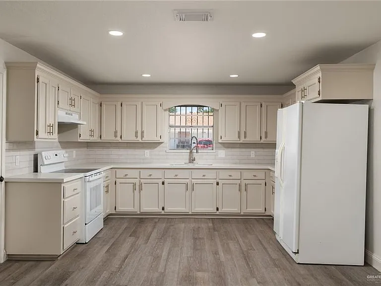1716 W Gastel Cir #1 — Photo 4