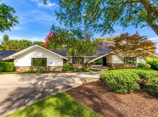 2435 Lexington Dr, Long Grove, IL 60047