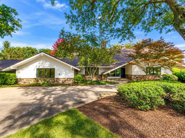2435 Lexington Dr, Long Grove, IL 60047