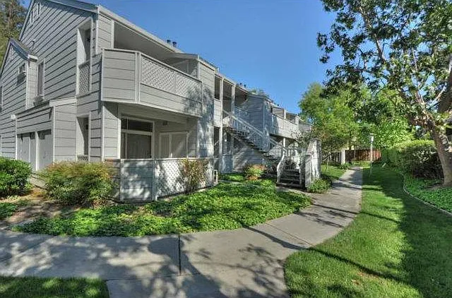 1505 Briartree Dr — Photo 2