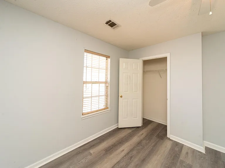811 Sugar Oak Ln — Photo 24