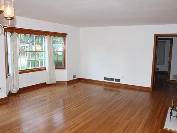 5th image of 2400 Harrison Ave