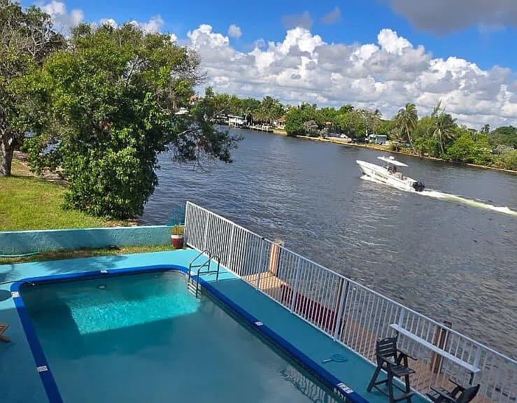 105 S Riverside Dr #303 — Photo 8