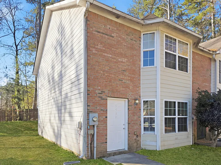 5539 Pineridge Ct — Photo 3
