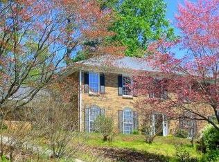 870 Oakhaven Dr, Roswell, GA 30075