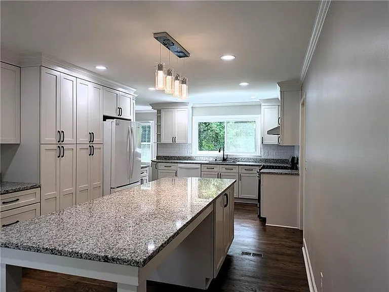 220 Indian Hills Ct — Photo 5