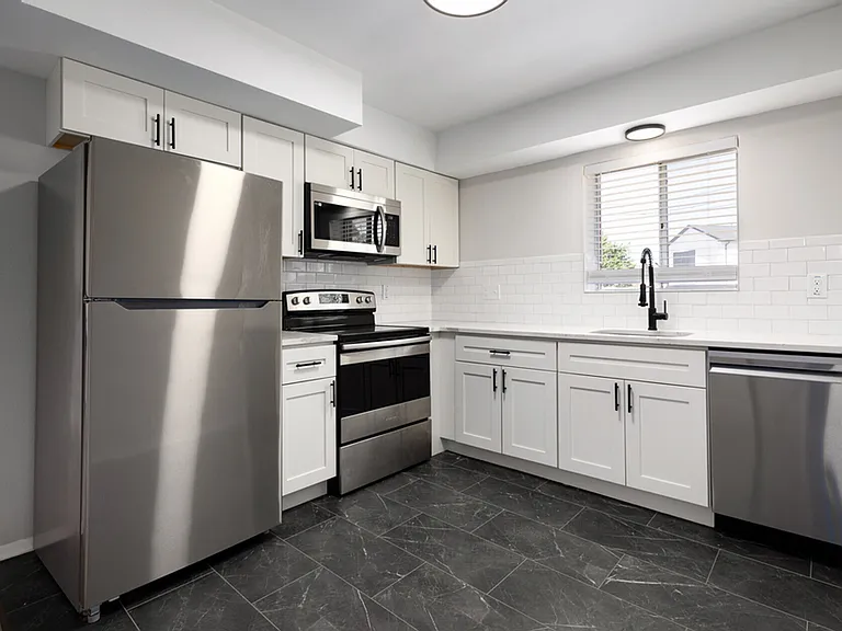 Lindenwood Heights Apartments — Photo 11