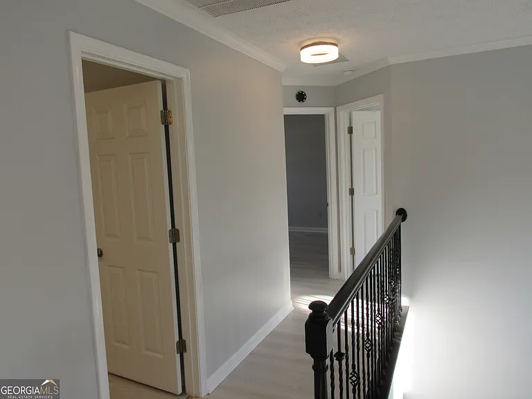 305 Sunderland Cir — Photo 37