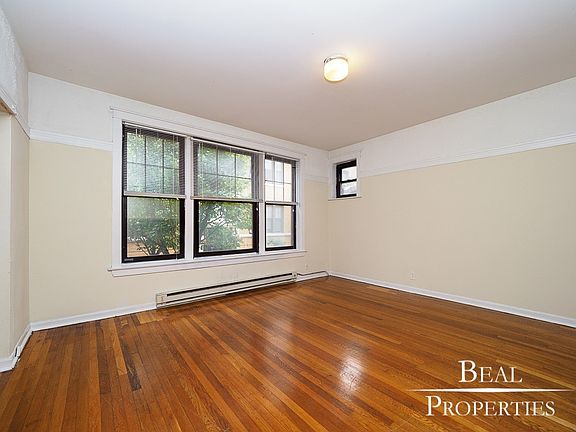 4th image of 719 W Barry Ave #B3