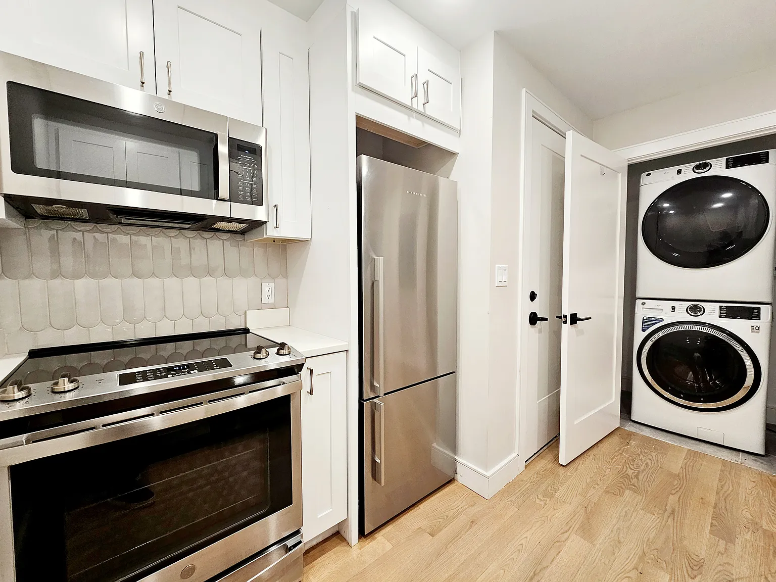 2 bed, 900 sqft, $3,595 — Photo 4