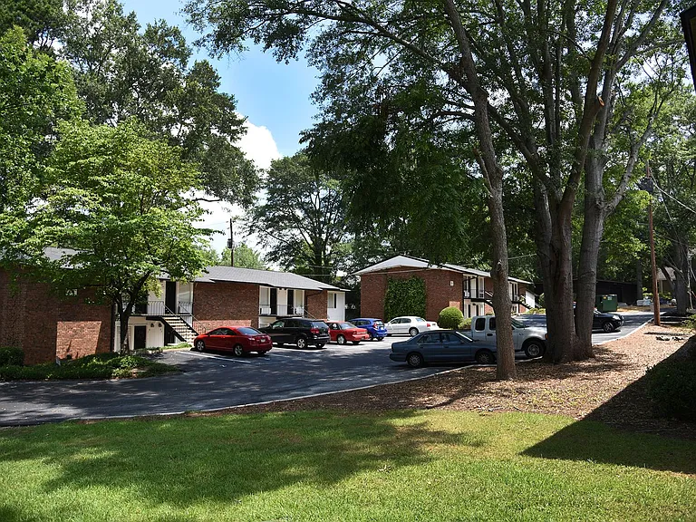 Carousel Village Apartments — Photo 3