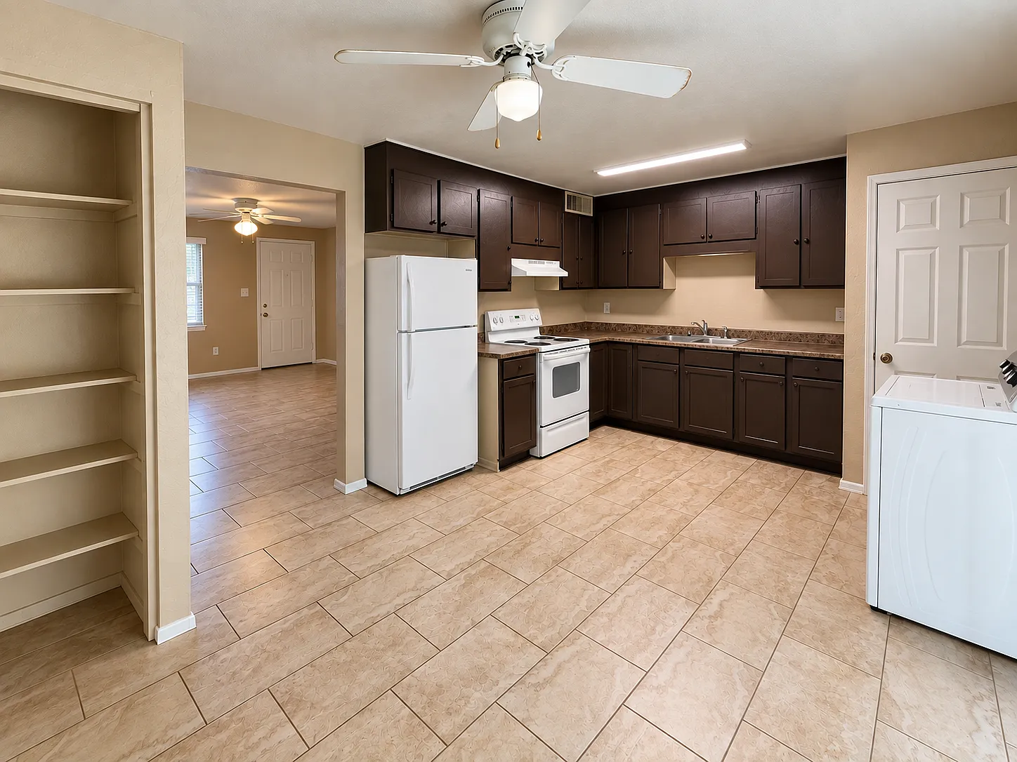 4 bed, 1856 sqft, $1,925 — Photo 4