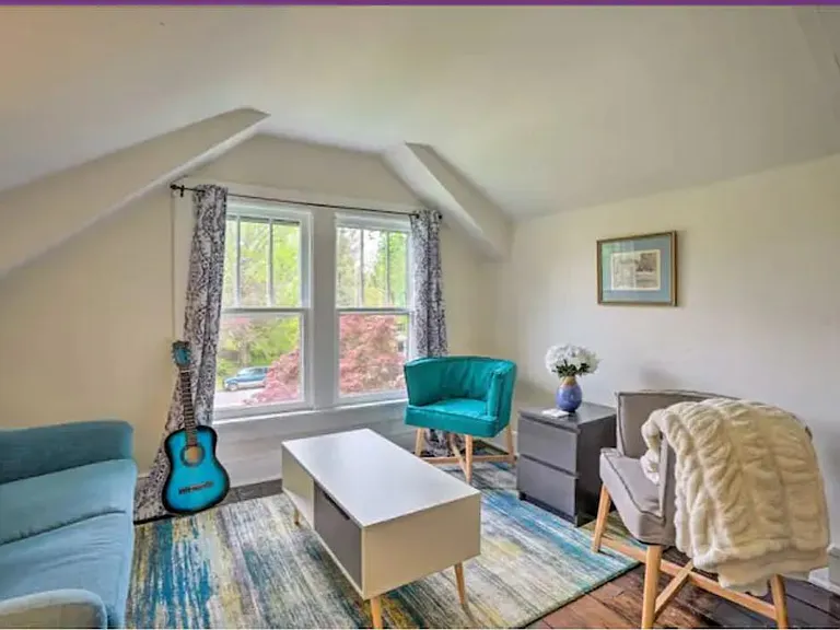 502 S George St — Photo 11
