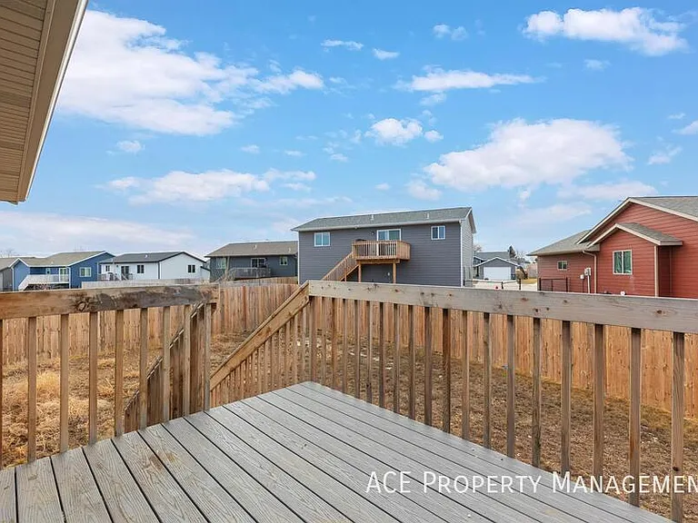 653 Rachel Ln — Photo 10