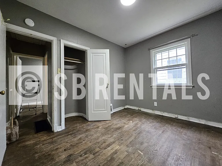 1325 N Elmer St — Photo 7