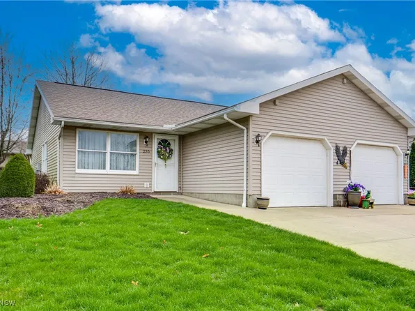235 W Heatherwood Dr, Barberton, OH 44203