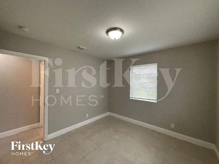 2435 Liberty St — Photo 9