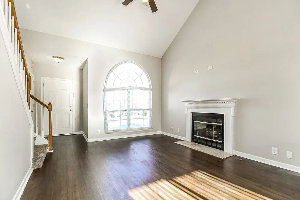 3 bed, 2.0 bath, 1768 sqft, $2,230 — Photo 4