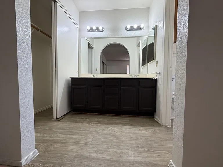 6220 W Beryl Ave — Photo 18