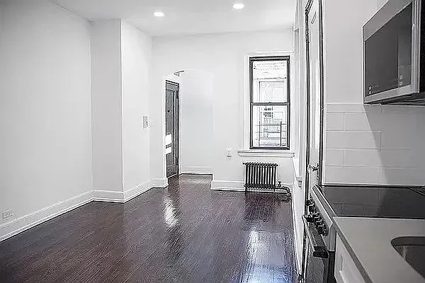 Rented by Current Real Estate Advisors | media 4