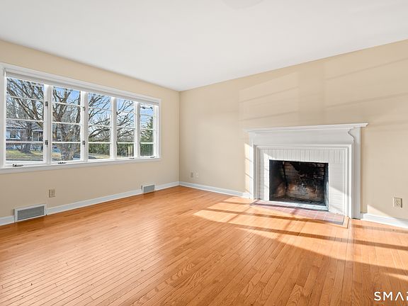 3rd image of 121 View Street