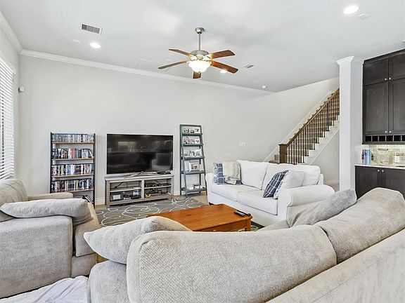4th image of 6 Jonquil Pl