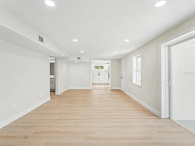 7708 Maryland Ave — Photo 15