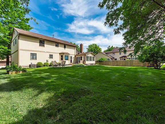 3rd image of 6461 Meadowbrook Cir