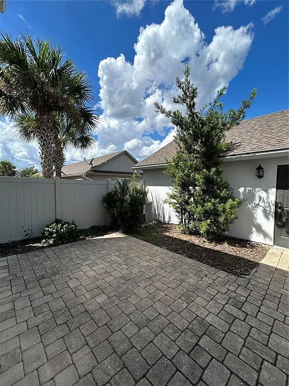3 bed, 2.5 bath, 1712 sqft, $2,650 — Photo 3