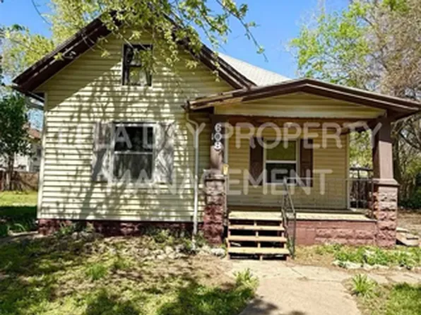 608 E 14th Ave, Winfield, KS 67156
