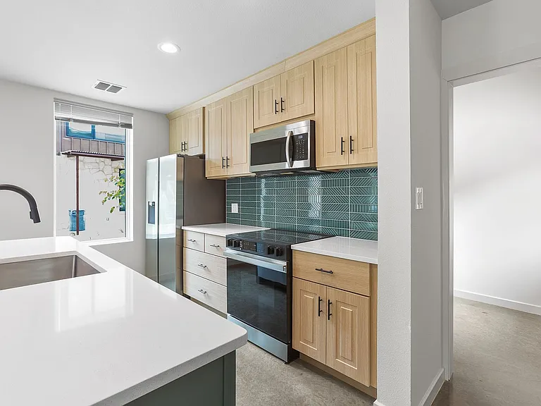Modern Luxury in San Marcos' Premier Courtyard Community Now Leasing! — Photo 56