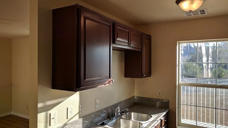 3 bed, 938 sqft, $1,450 — Photo 3