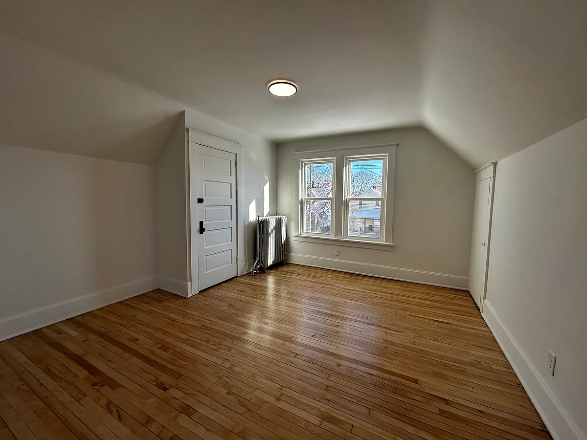 Building Photo - 6332 26th Ave #2