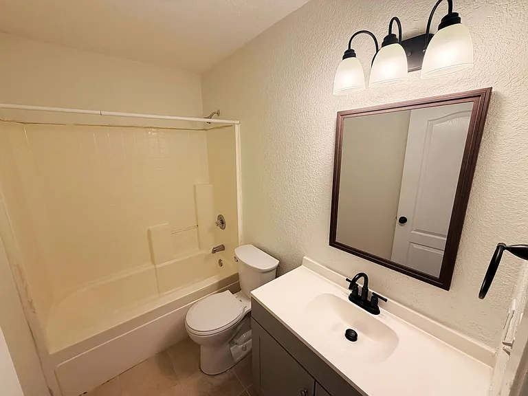 2217-2223 Breezy Dr #2221 — Photo 9