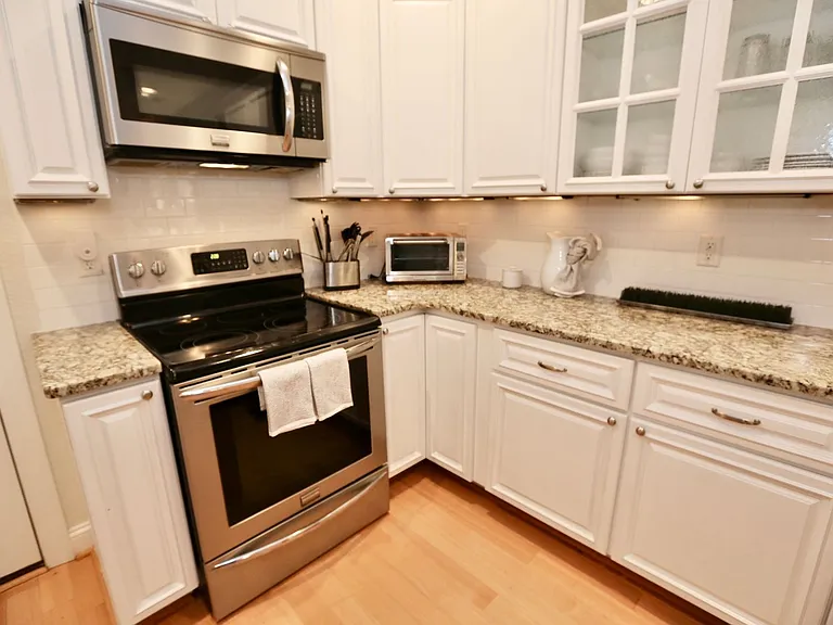 613 Lake Dr — Photo 17