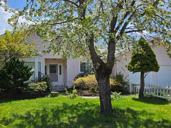 305 E Jessie St, Mount Shasta, CA 96067